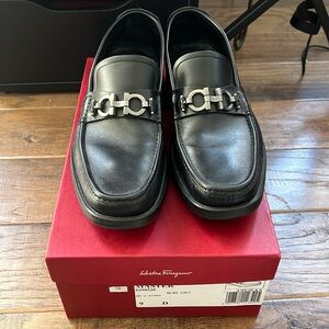 Men’s salvatore Ferragamo loafers size 9D